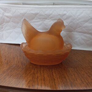 Westmoreland Mini Hen on a Nest Peach Frosted Glass